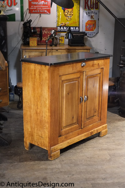 meuble de metier ancien de bistrot a 2 portes